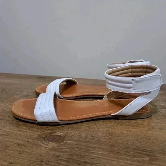 ❤️ White M Shein Faux Leather Sandals - Picture 4 of 9